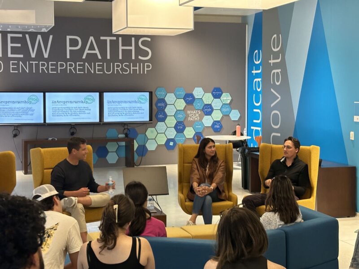 Christopher Szafranski and Diana Nicholas speaking to Startup Academy students.